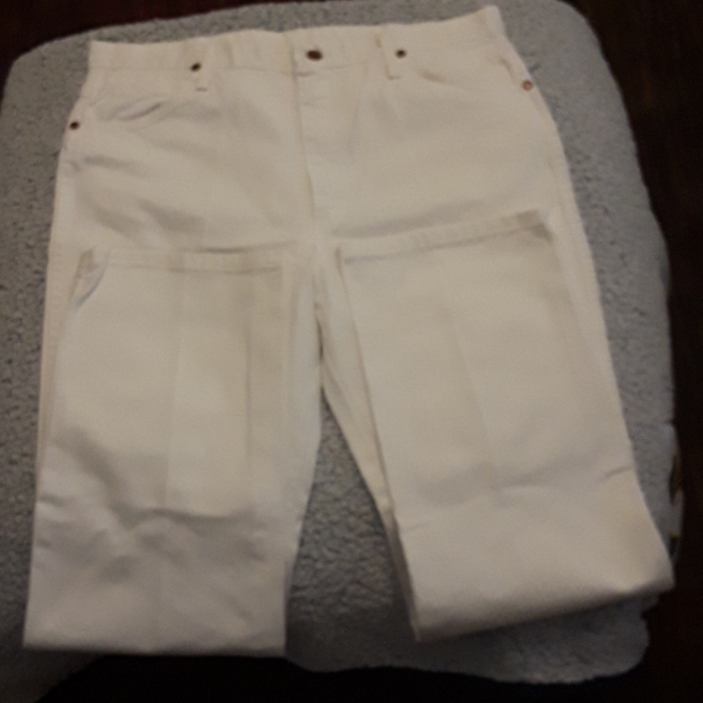 Wrangler mens 36/32 white jeans